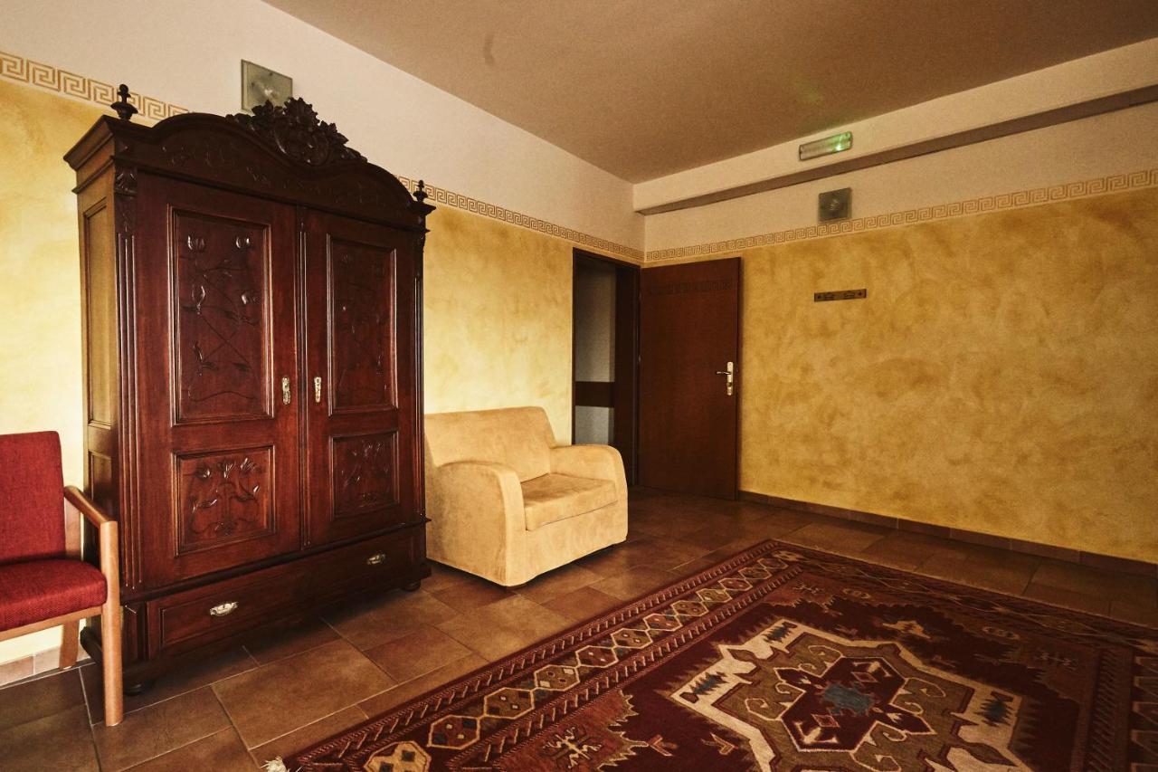 Hotel Vila Emei มาริบอร์ ภายนอก รูปภาพ
