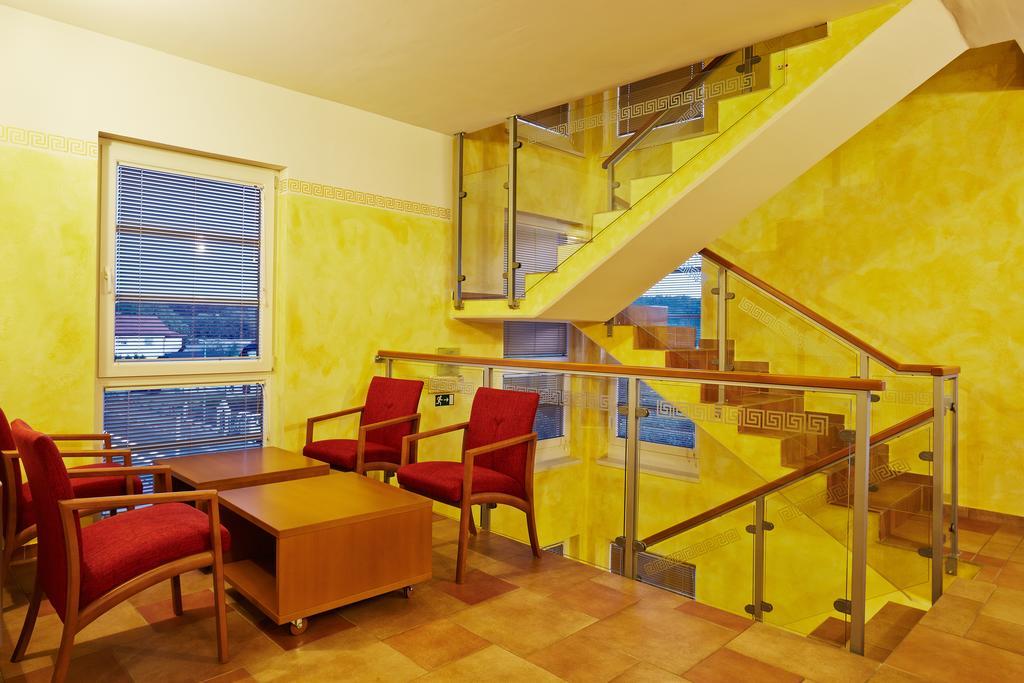 Hotel Vila Emei มาริบอร์ ภายนอก รูปภาพ