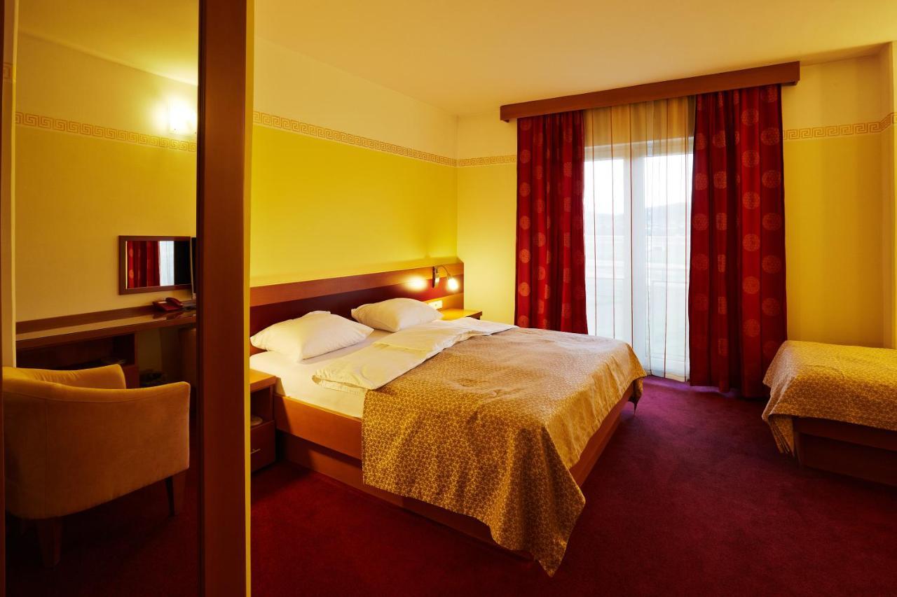 Hotel Vila Emei มาริบอร์ ภายนอก รูปภาพ