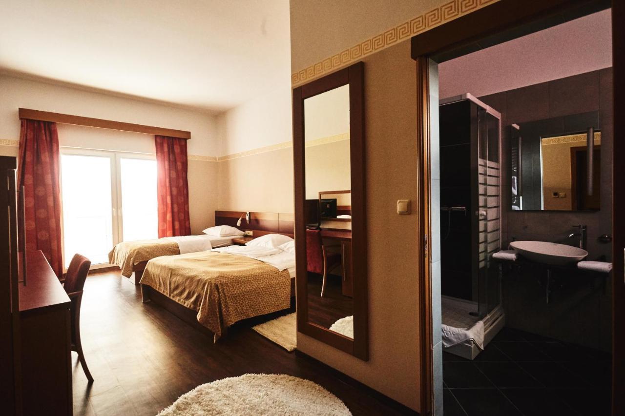 Hotel Vila Emei มาริบอร์ ภายนอก รูปภาพ