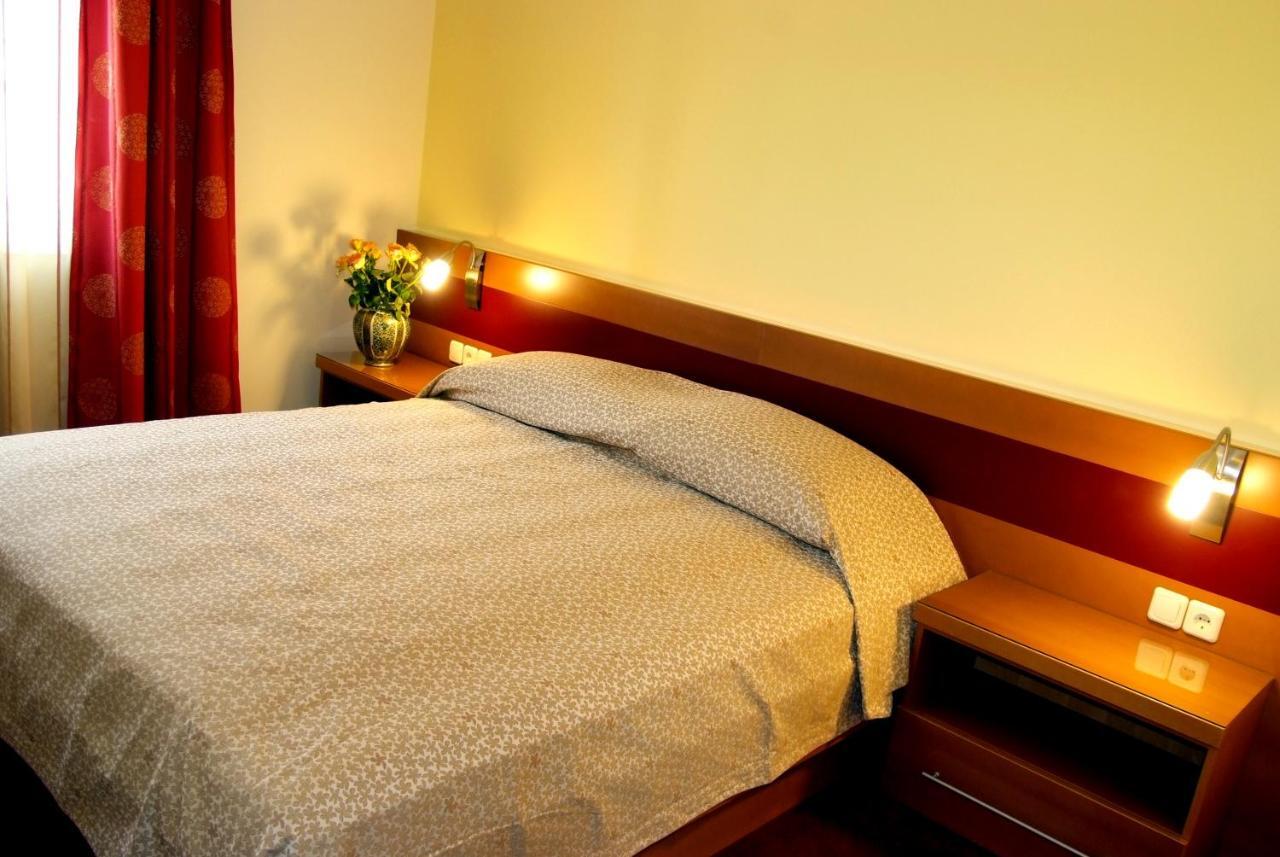 Hotel Vila Emei มาริบอร์ ภายนอก รูปภาพ