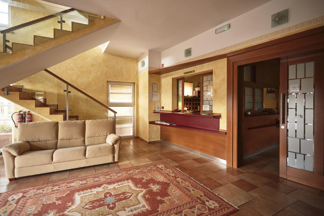 Hotel Vila Emei มาริบอร์ ภายนอก รูปภาพ